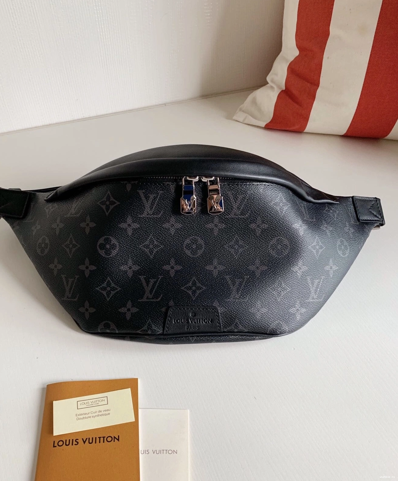 WIS DISCOVERY VUITTON LOUIS BUMBAG 0126